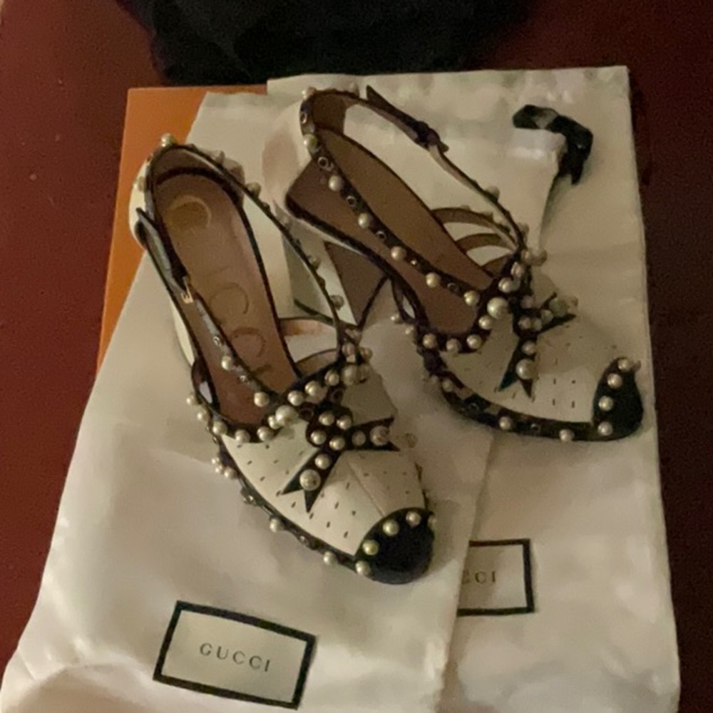 Gucci Tracy Runway 37 Women's Black and White Heels